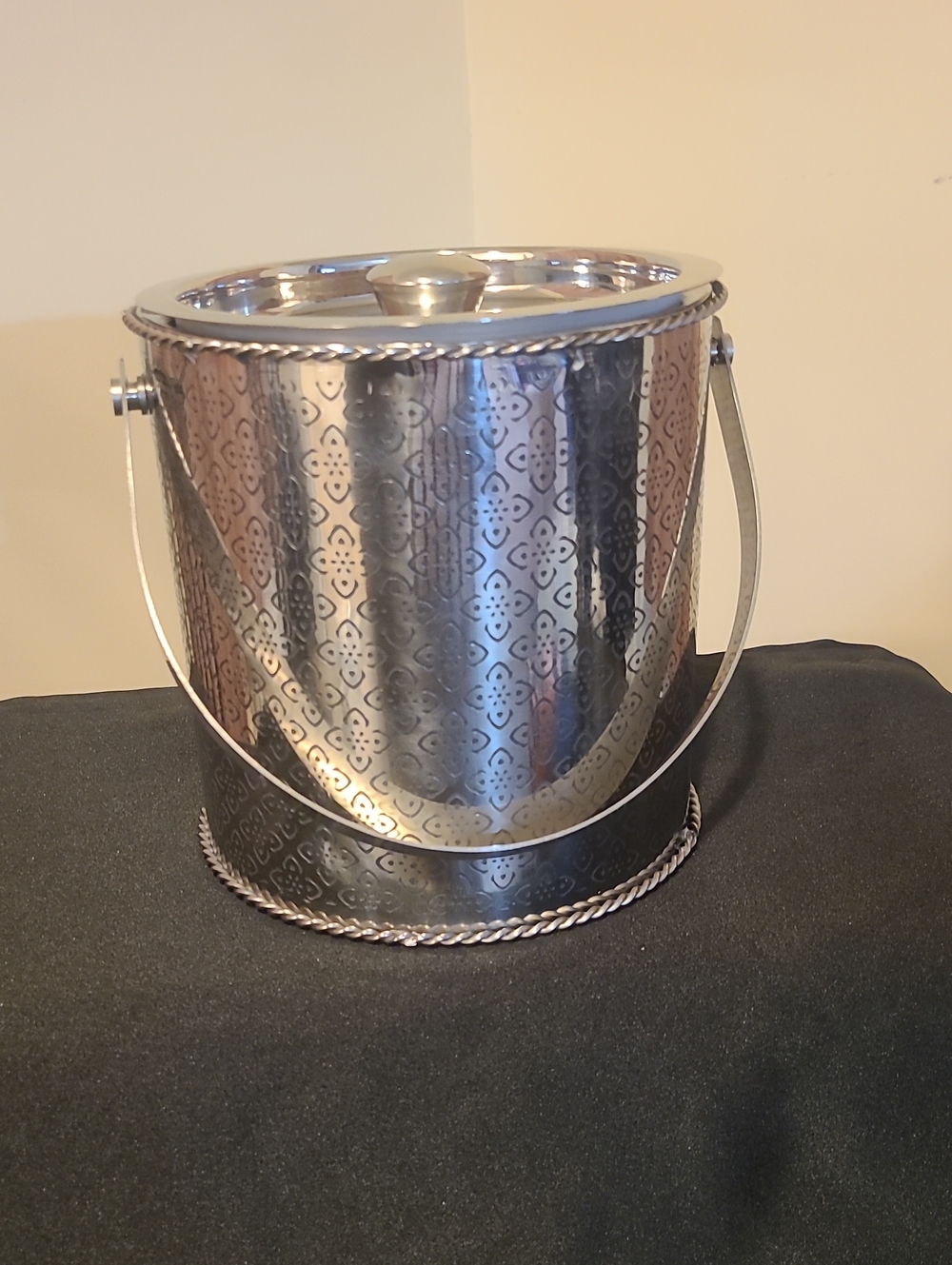 Godinger Silver Art Textured Ice Bucket w/lid Made In India